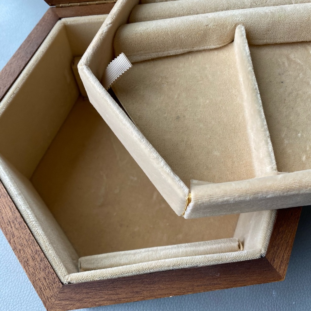 Antique Buxton Jewelry box - Picture 4 of 6